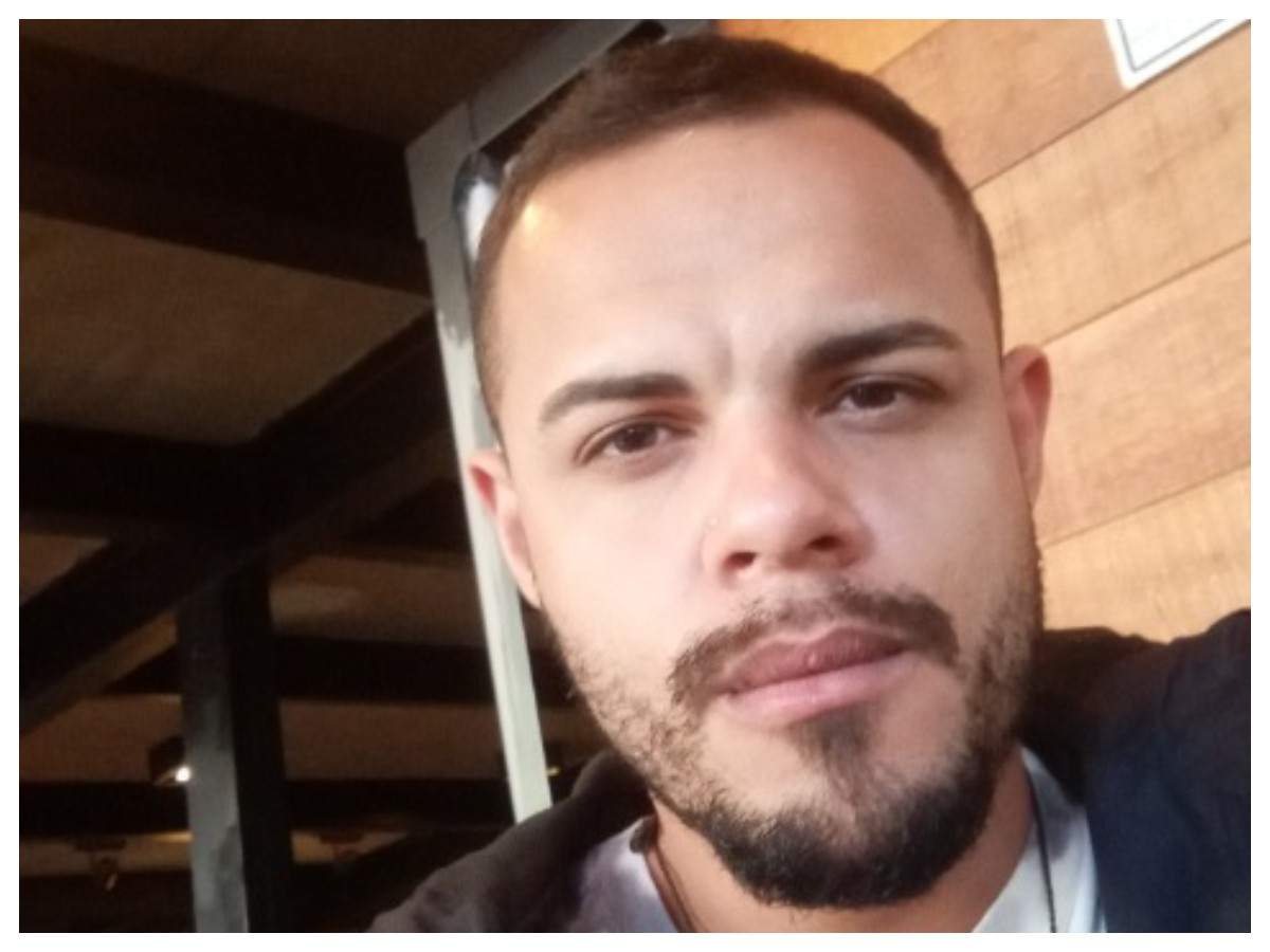 Homem é encontrado morto, nu e com sinais de agressão em apartamento na Liberdade