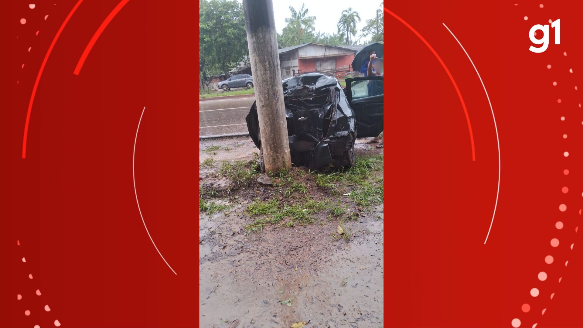 Jovem morre após motorista perder controle de veículo e colidir em poste, em Santana