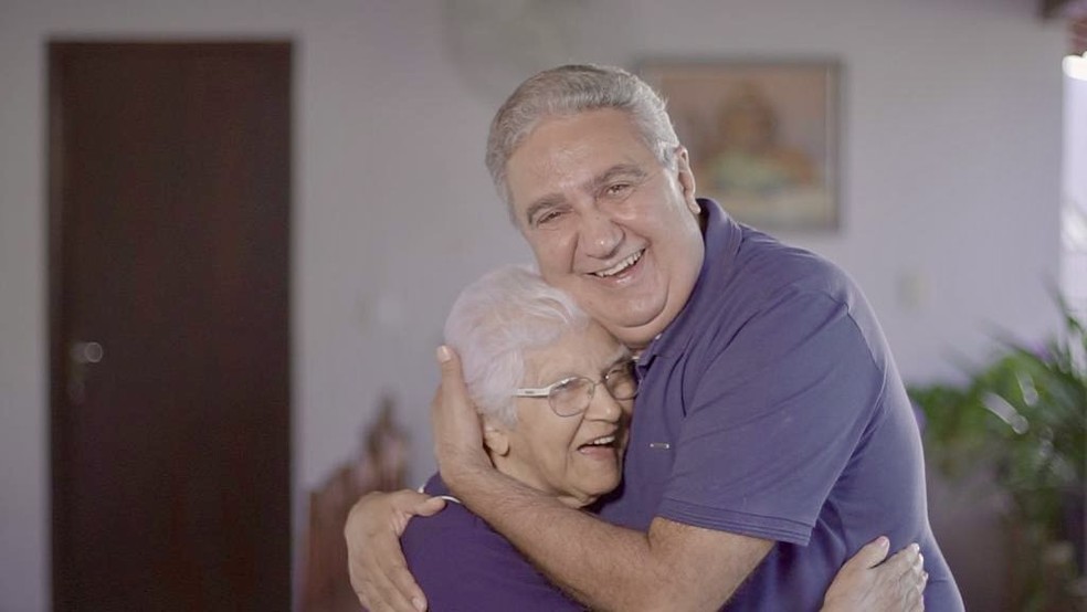 Laurez Moreira com a mãe, dona Laurinda  Foto: Divulgação/Ascom Laurez Moreira