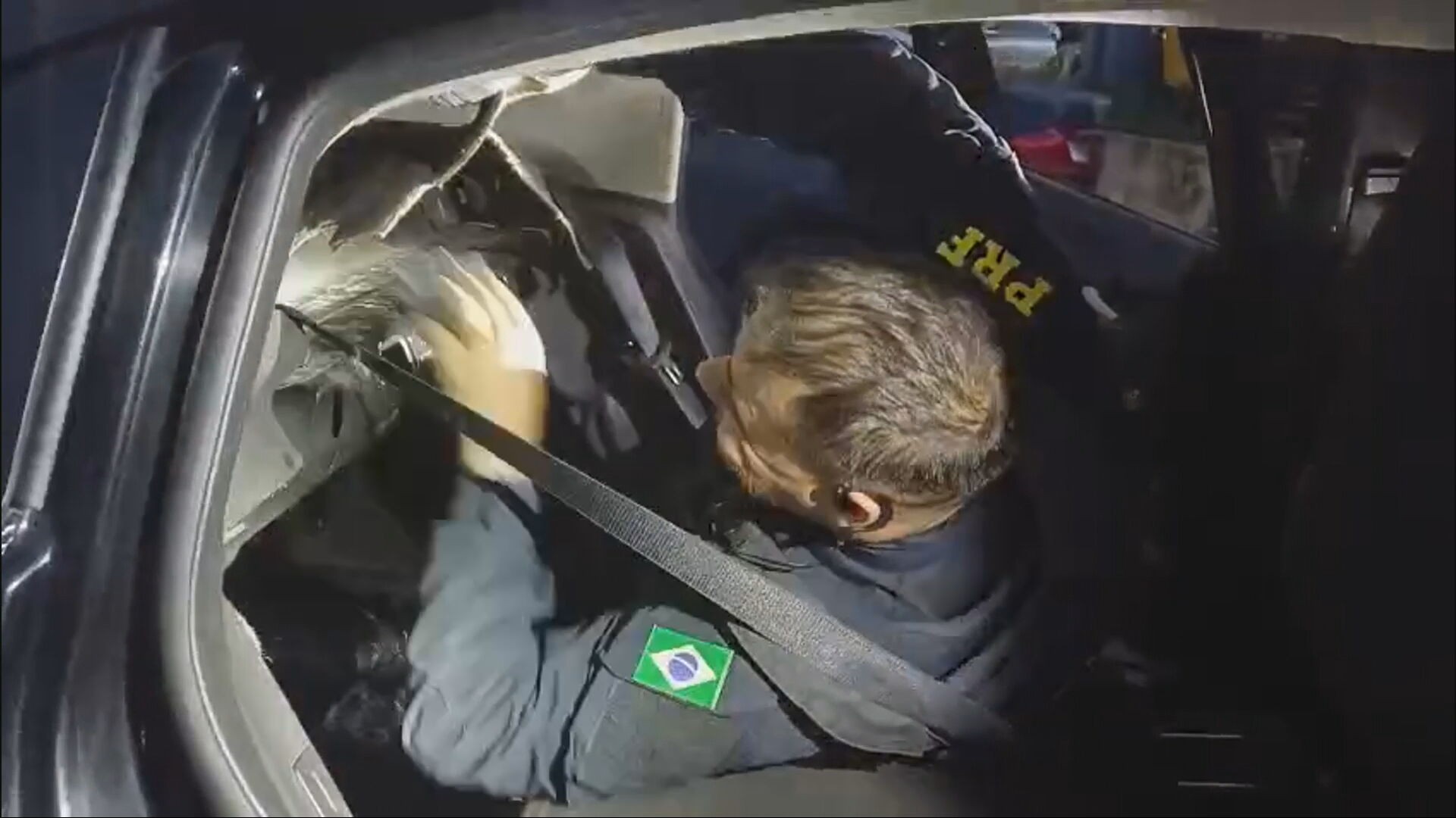 PRF apreende quase 200 ampolas de remédio para emagrecimento na BR-262, em MG