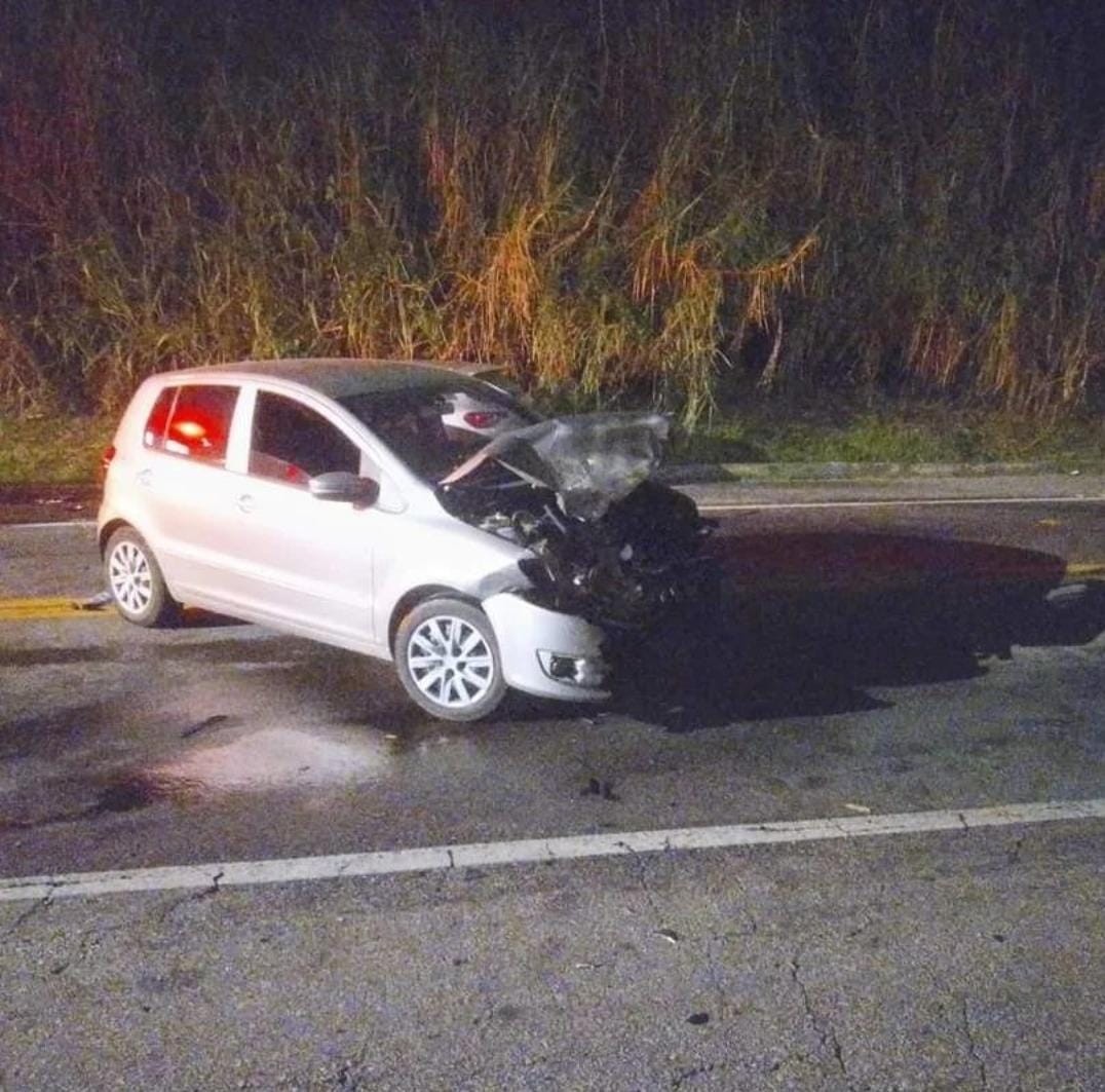 Acidente entre dois carros deixa feridos na Rio-Santos, em Angra dos Reis 