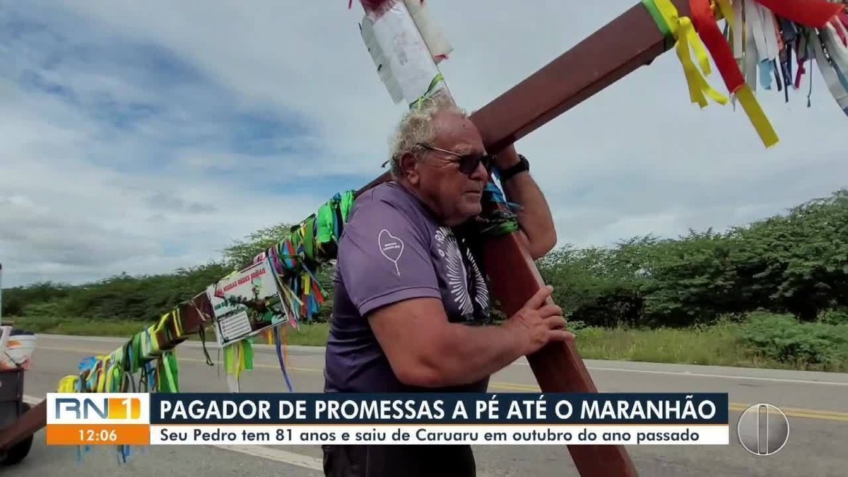Idoso de 81 anos faz peregrinação com cruz de 30 quilos e passa pelo RN rumo ao Maranhão