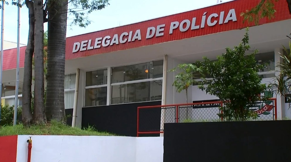 Polícia procura por homens que fugiram de delegacia após serem presos suspeitos de roubar lanchonete em Salto