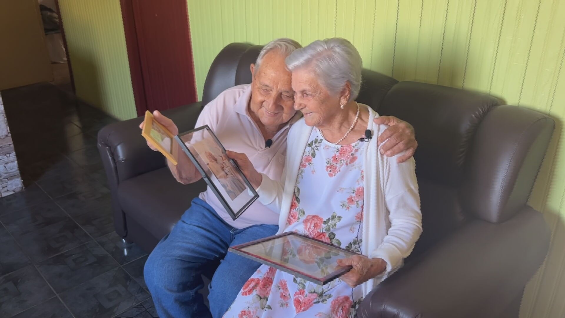 Há 70 anos junto, casal de idosos que faz sucesso na internet conta como tudo começou em festa: 'Tirei ela para dançar'
