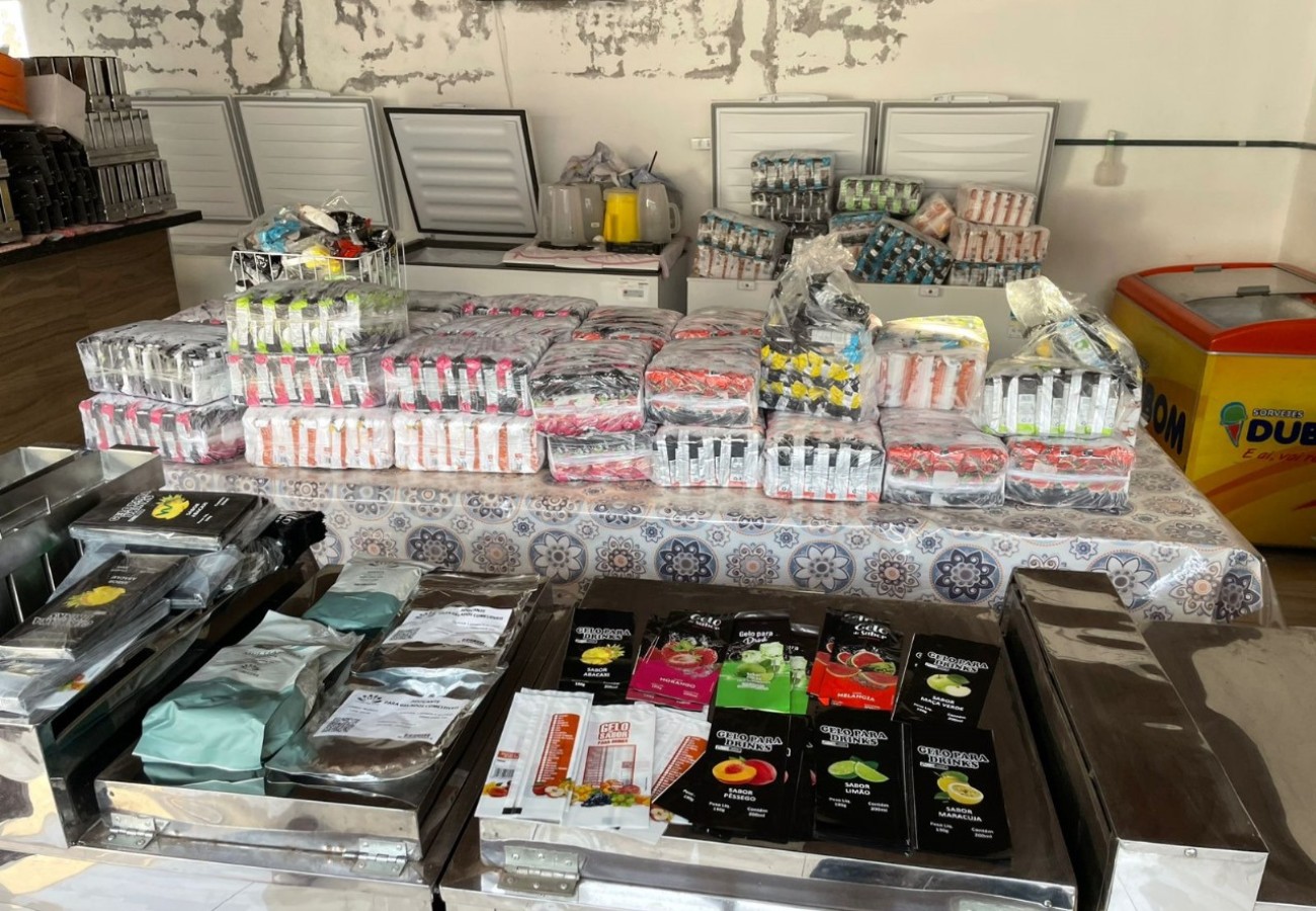 Polícia encontra fábrica clandestina e apreende 900 kg de gelo saborizado em Rio Claro
