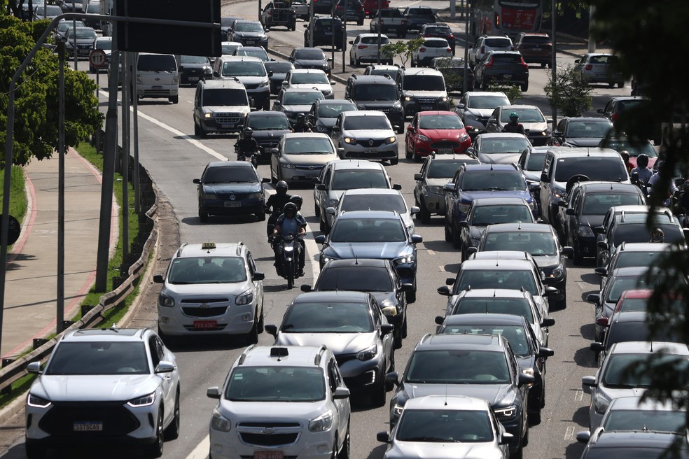 O IPVA é isento para carros elétricos e híbridos em alguns estados do Brasil; veja quais — Foto: FÁBIO VIEIRA/FOTORUA/ESTADÃO CONTEÚDO