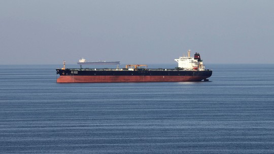 Em meio a conflito entre Israel e Irã, navios colidem perto do Estreito de Ormuz, diz agência