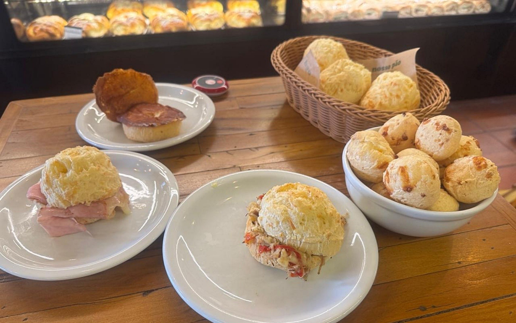 Dia do Pão de Queijo: ícone da culinária mineira ganha versões 'na chapa', 'misto quente' e 'churros'