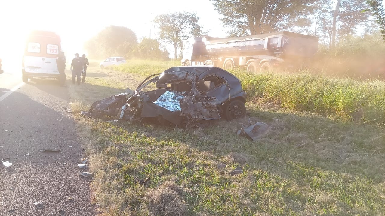 Acidente entre carro e carreta mata homem na Rodovia SP-191 em Conchal