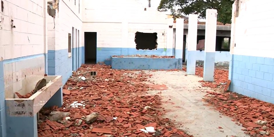 Abandono do centro de convivência do Jardim Capivari, em Campinas, preocupa moradores