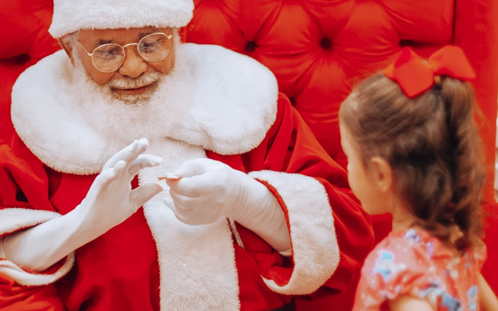 Entre os pedidos feitos ao Papai Noel neste Natal estão bonecas, carrinhos, videogames e até solicitações curiosas, como animais de verdade — Foto: Tábata Barbosa