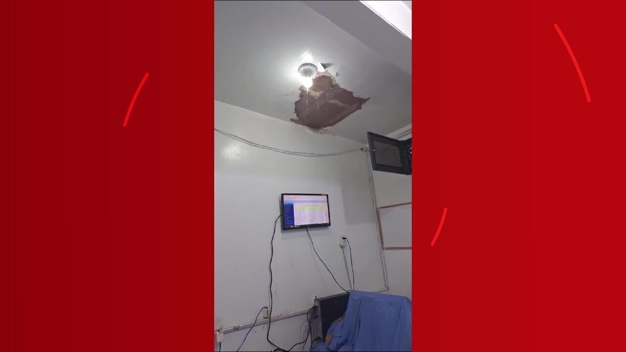 Parte do teto do Hospital João Paulo II desaba durante forte chuva em Porto Velho