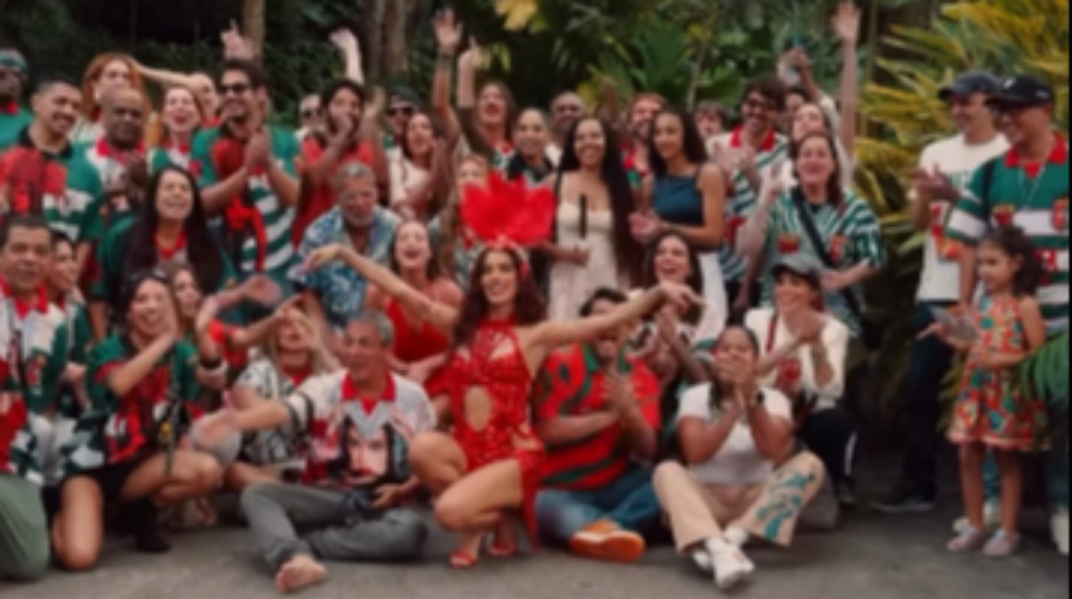 Coroação da Rainha: Anitta é recebida com quadra lotada na Grande Rio 