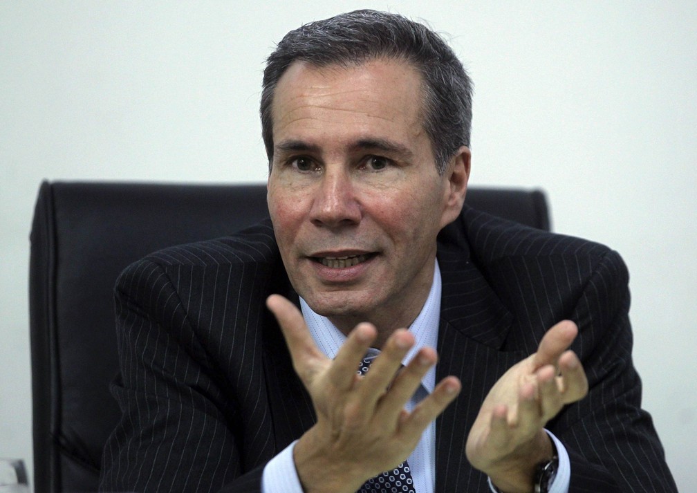 O procurador argentino Alberto Nisman, que denunciou a presidente Cristina Kirchner de acobertar o envolvimento de terroristas iranianos em atentado a centro judaico em 1994. — Foto: Reuters/Marcos Brindicci/File