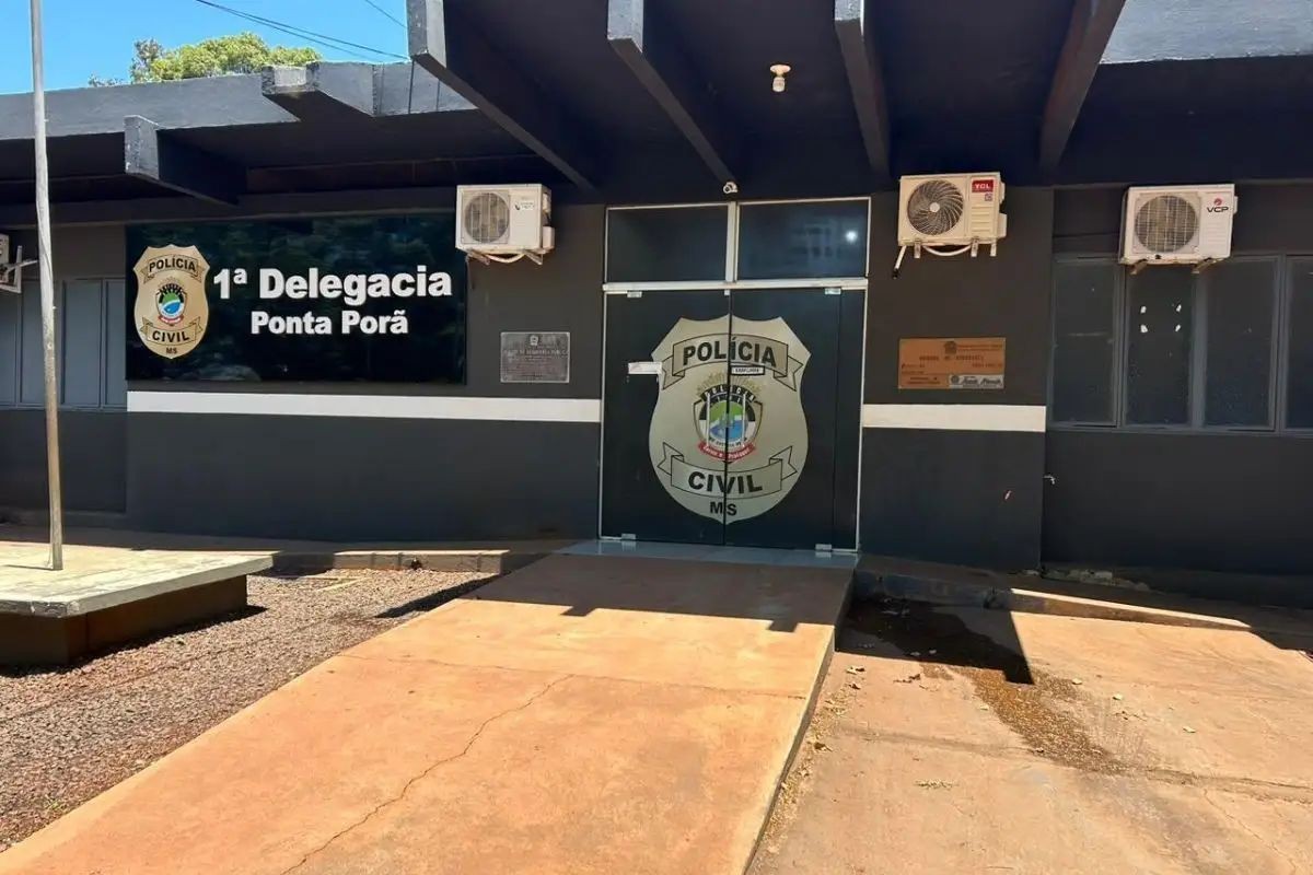 Mulher morre atropelada por caminhão na fronteira com o Paraguai; marido é preso