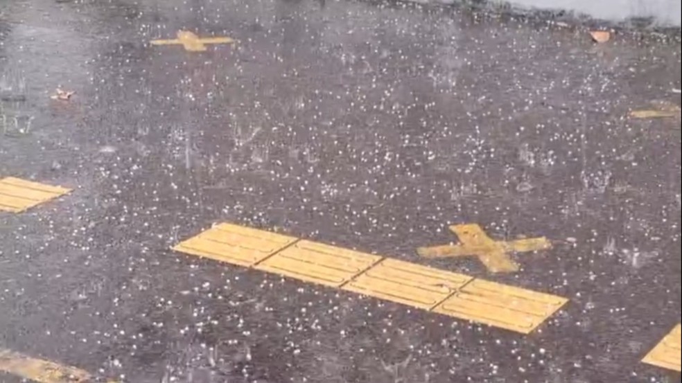 Chuva de granizo atinge Japeri — Foto: Reprodução