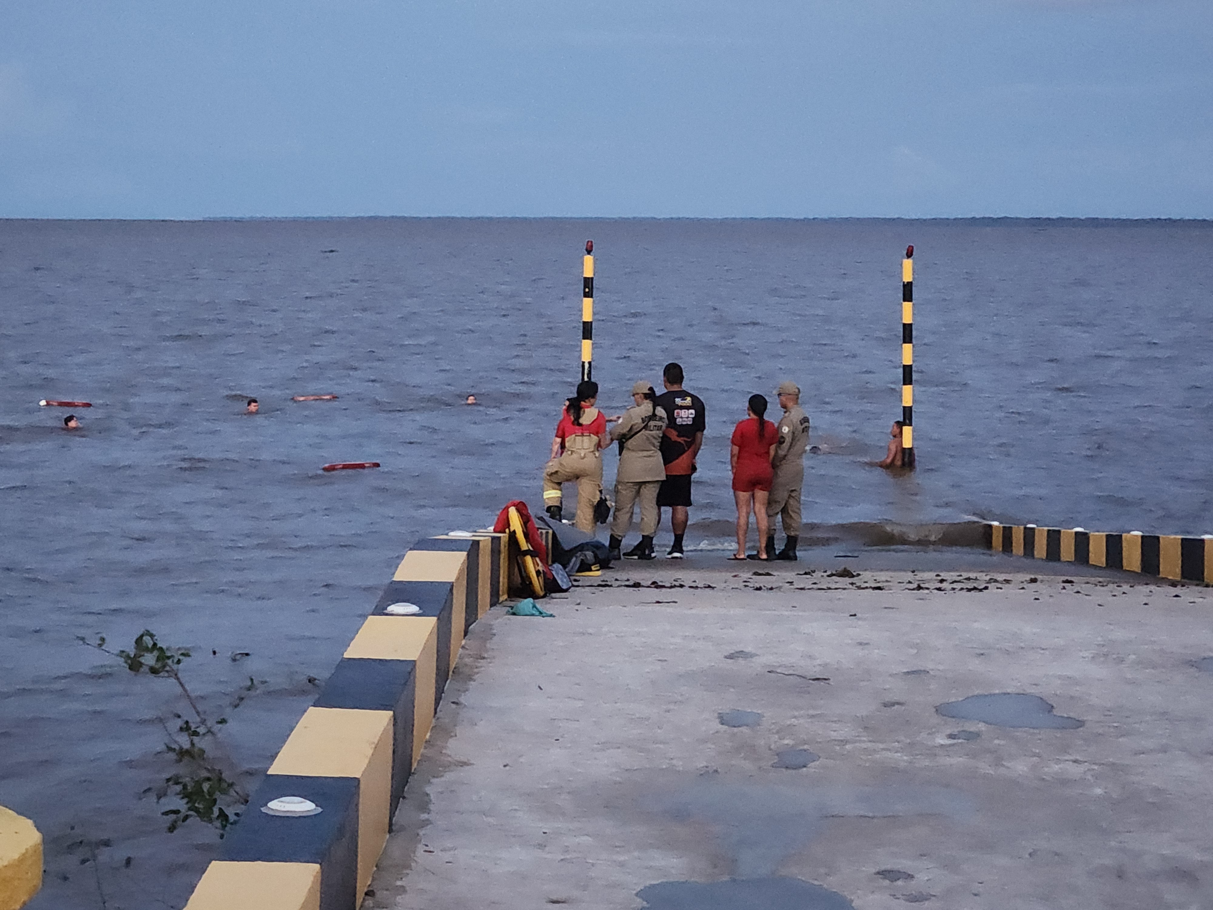 Adolescente de 17 anos morre afogado na orla de Macapá