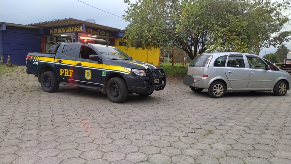 PRF abordou carro 'recheado' de haxixe na Fernão Dias, em Três Corações, MG — Foto: Polícia Rodoviária Federal