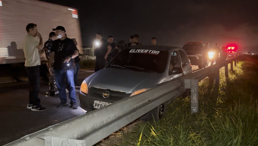 Homem é morto a tiros dentro de carro em movimento na BR-230 em Santa Rita