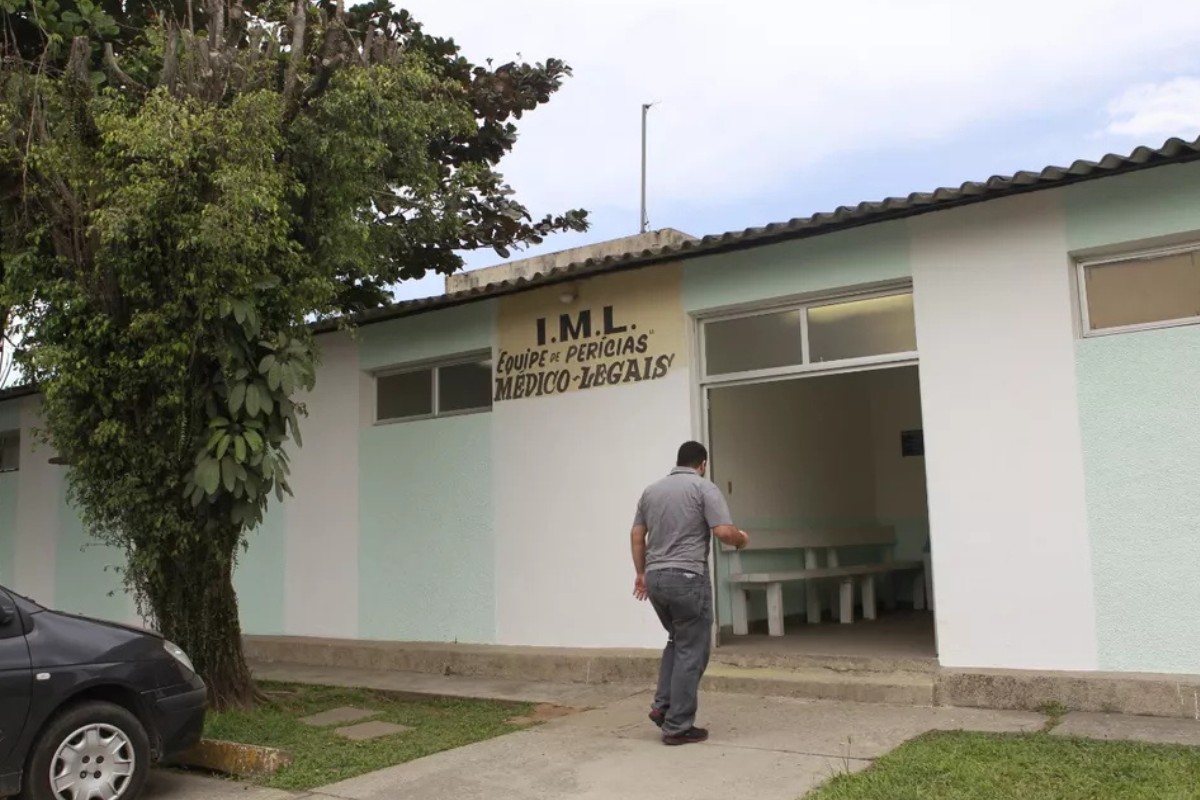 IML de Guarujá atende só dois dias por semana com um médico para toda a população