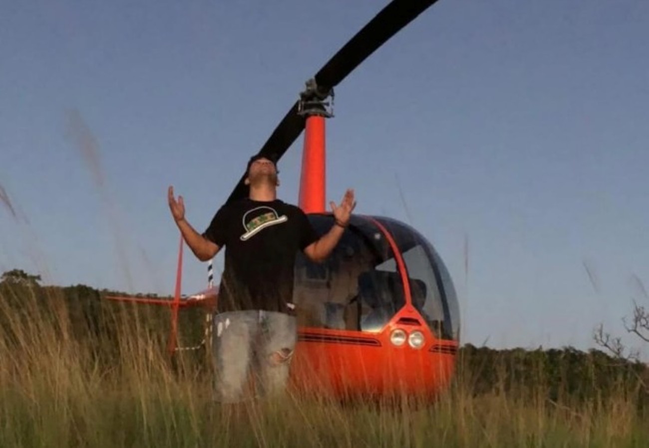 'Obrigado por onde nos levou', diz pai de Henrique e Juliano ao publicar foto de helicóptero que caiu em fazenda