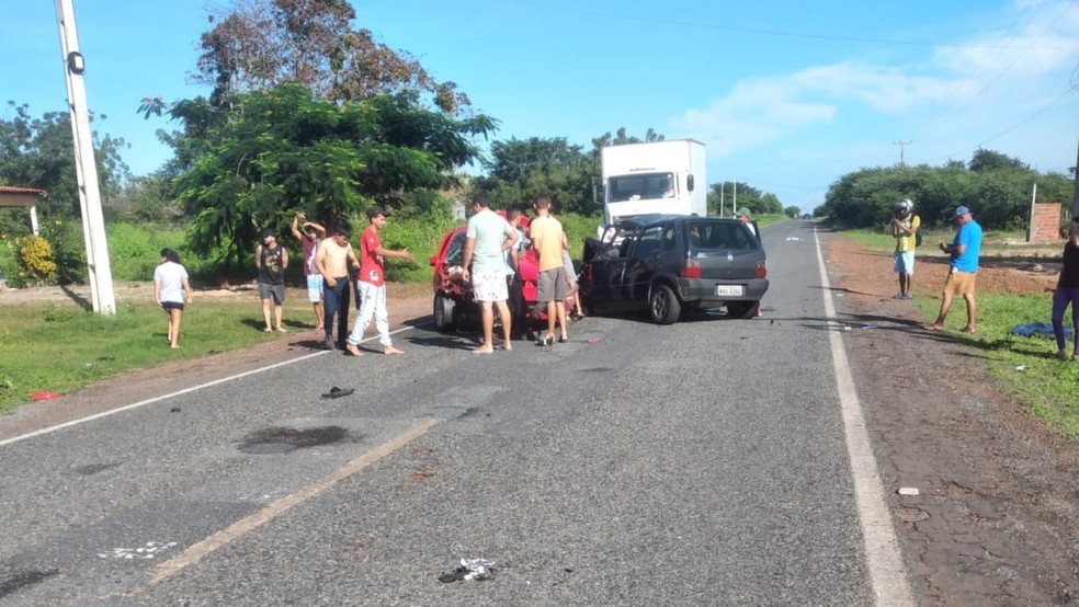 Três pessoas morrem em colisão em Viçosa do Ceará, próxima à divisa com o Piauí — Foto: Reprodução