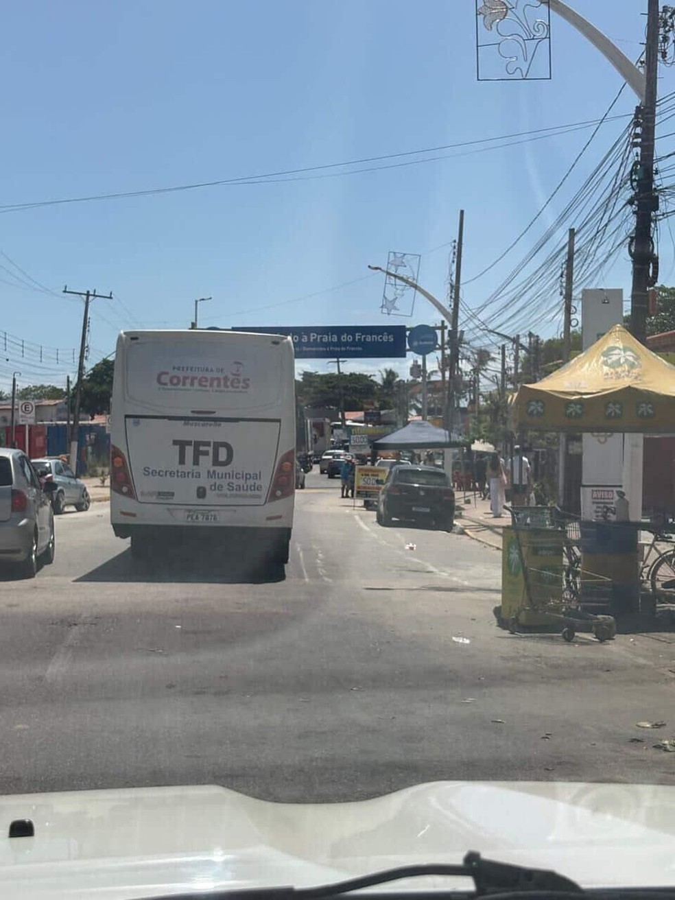 Ônibus TFD de Pernambuco é visto circulando no réveillon da praia do Francês — Foto: Reprodução