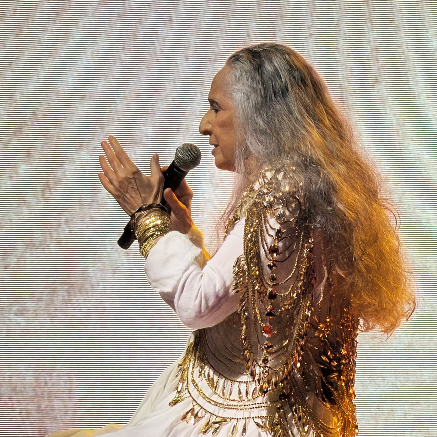 Maria Bethânia lança single com três músicas do show '60 anos de carreira'