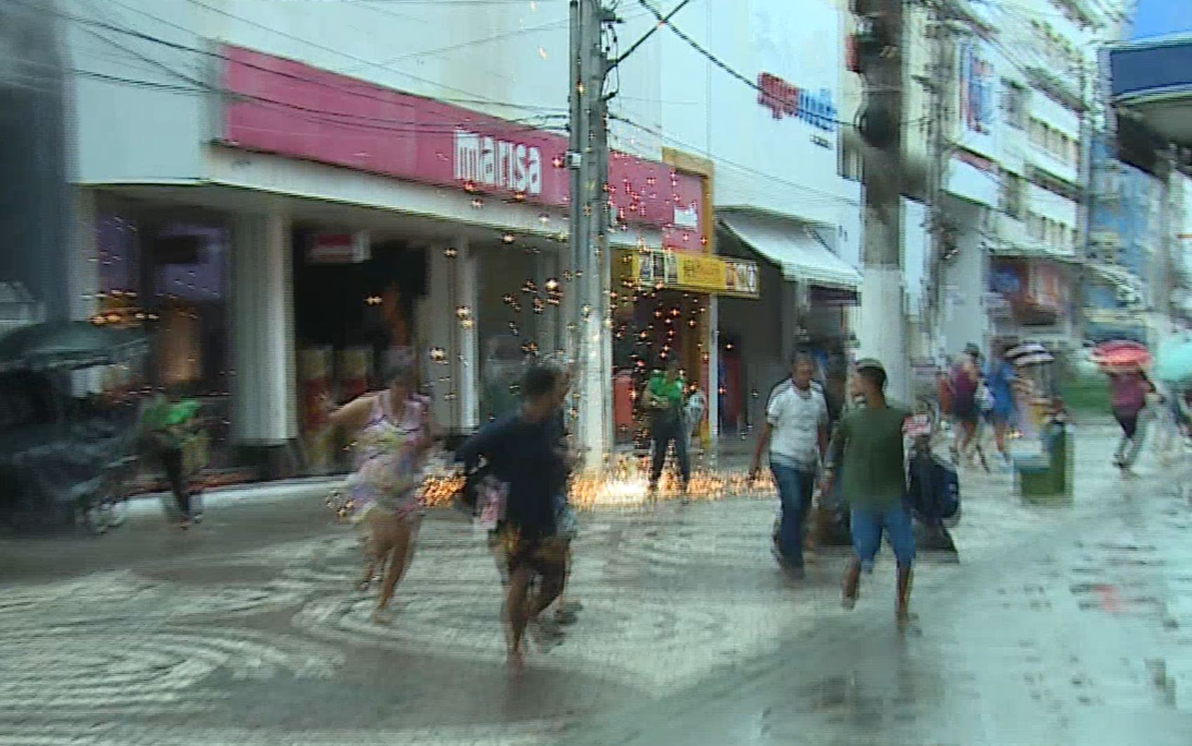 Falha em fiação elétrica provoca falta de energia no Centro de Aracaju
