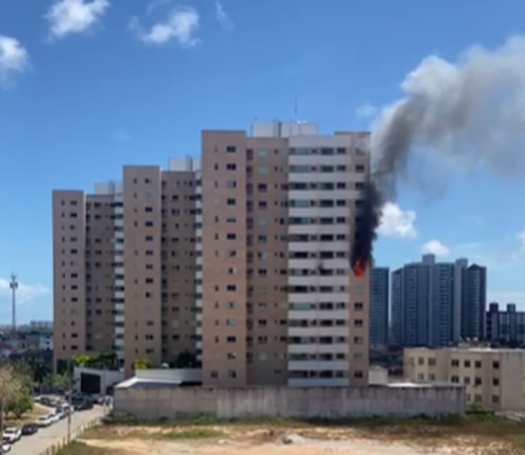 Incêndio é registrado em prédio da Zona Sul de Aracaju