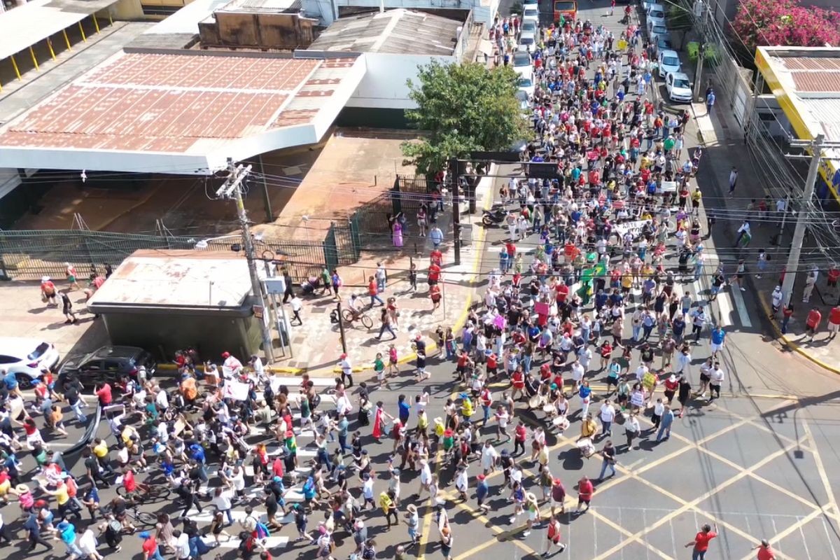 Manifestantes protestam contra PEC da Blindagem e Projeto da Anistia em Campo Grande 