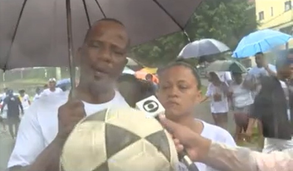 Pai de adolescente morto contesta versão da PM e diz que filho não tinha envolvimento com crimes — Foto: Reprodução/TV Bahia