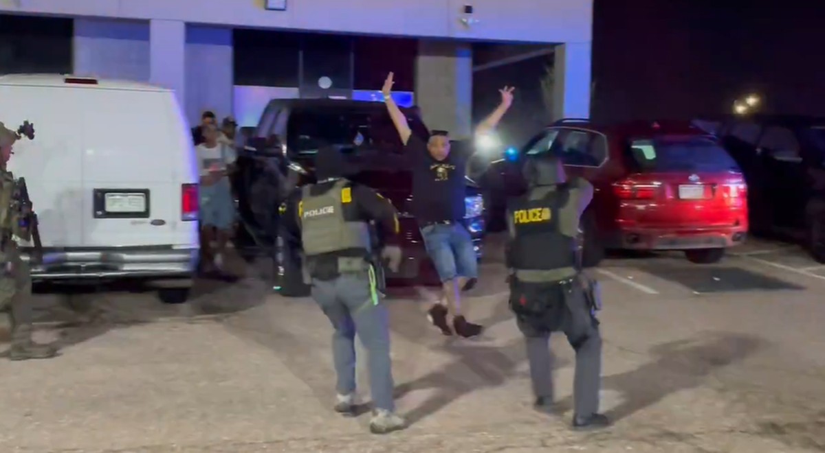 Mais de 100 imigrantes são presos em boate nos EUA