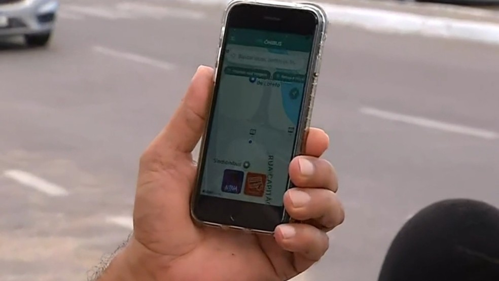 App permite saber em quanto tempo ônibus chega à parada em Fortaleza e recebe novas funções — Foto: TV Verdes Mares/Reprodução