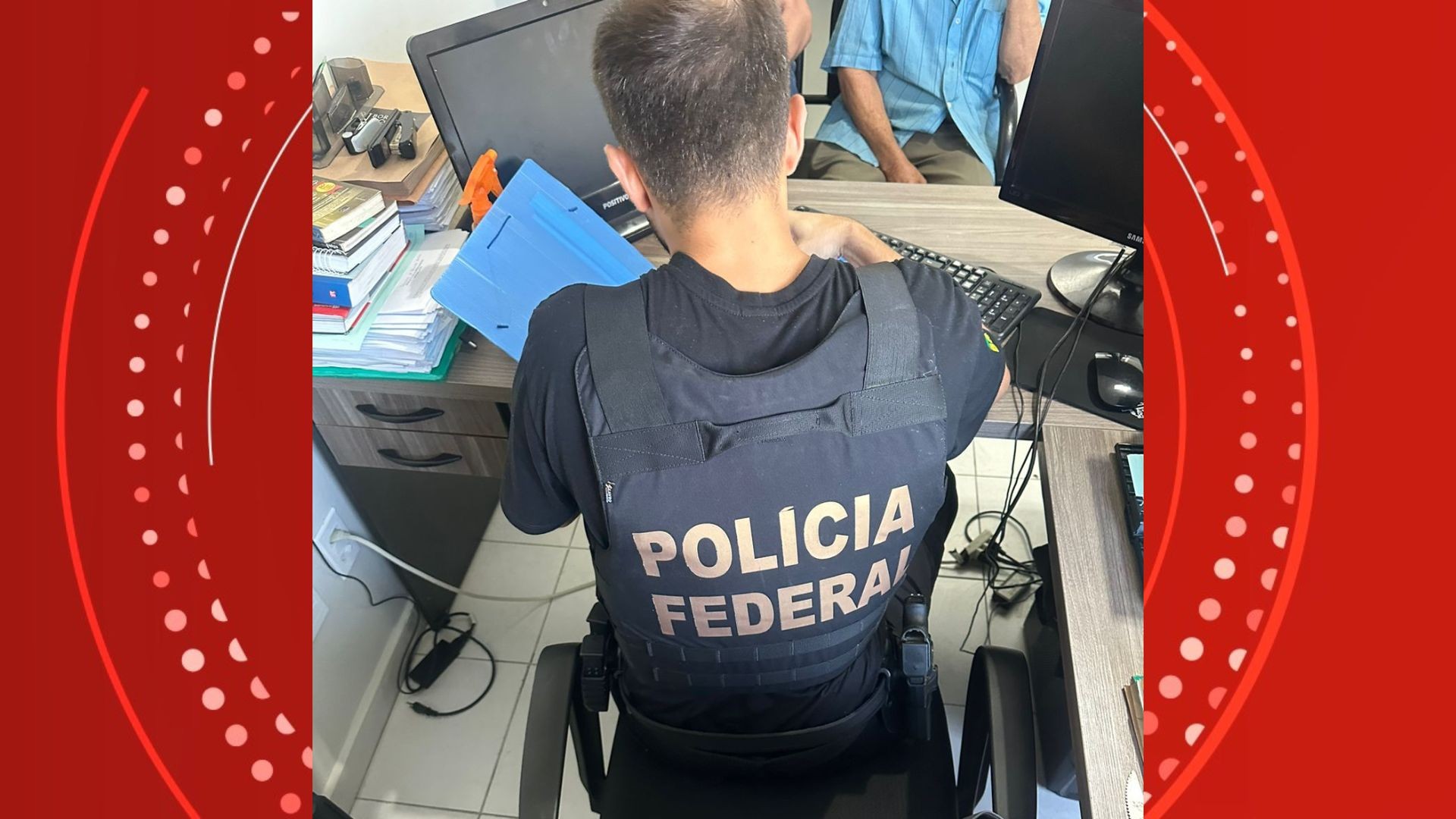 Justiça do ES afasta advogado de funções profissionais por atuar como 'pombo-correio' entre criminosos
