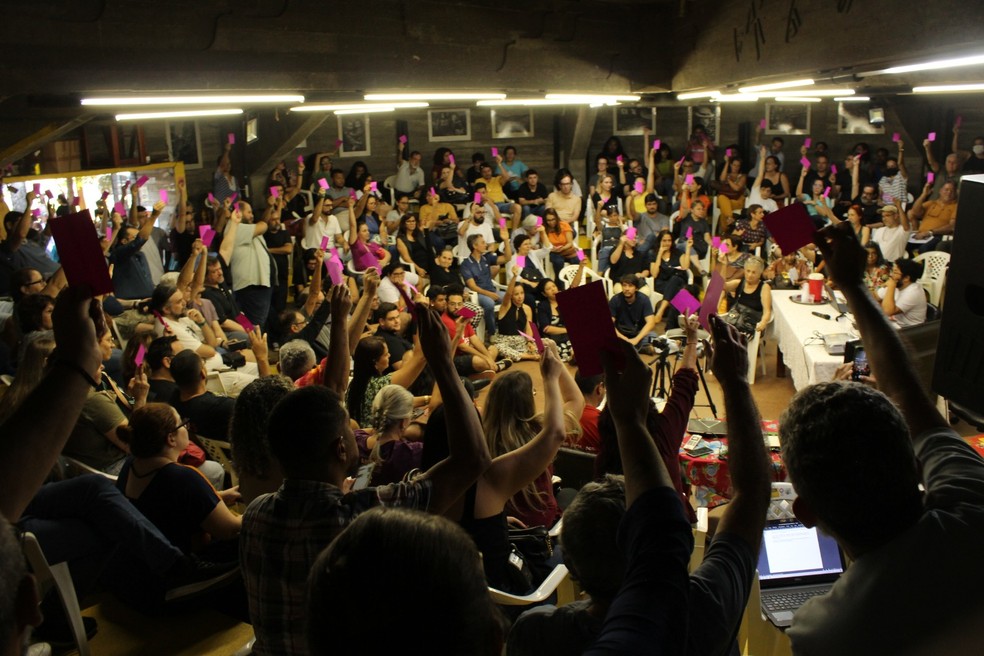 Professores aprovam greve na UFMT — Foto: Divulgação