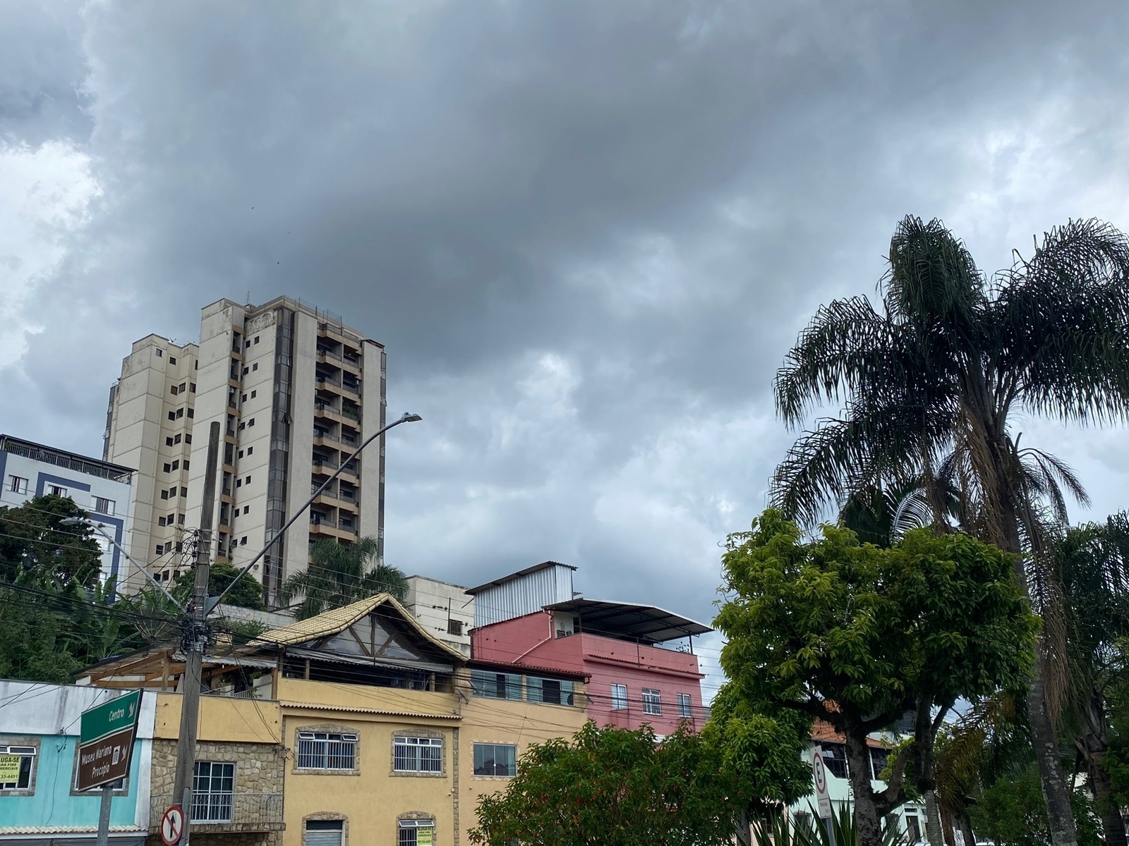 Tempo instável e chuvas continuam em Juiz de Fora e região