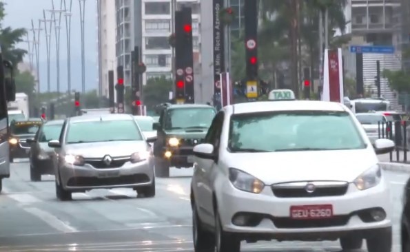 Por que o carro colorido sumiu? 67% dos veículos no Brasil são brancos, pretos ou cinzas