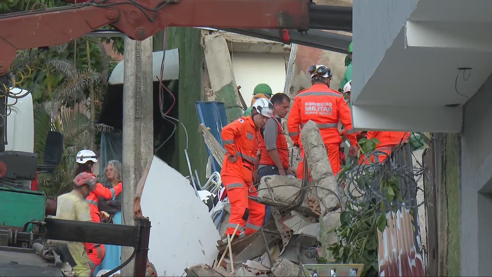 Bombeiros encontram último corpo de desaparecido em escombros de lar de idosos que desabou em BH