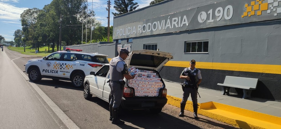Cigarros contrabandeados do Paraguai foram apreendidos em Presidente Prudente (SP) — Foto: Polícia Militar Rodoviária