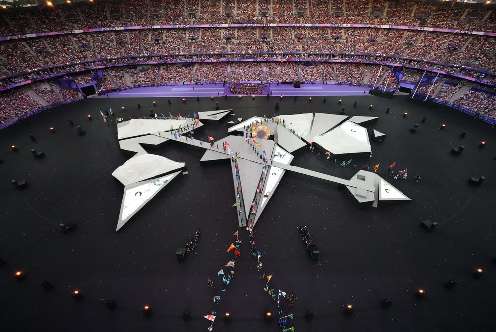 Cena da cerimônia de encerramento das Olimpíadas de Paris de 2024 no Stade de France — Foto: Pawel Kopczynski/Reuters