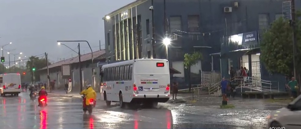 Chuva em João Pessoa — Foto: TV Cabo Branco/Reprodução