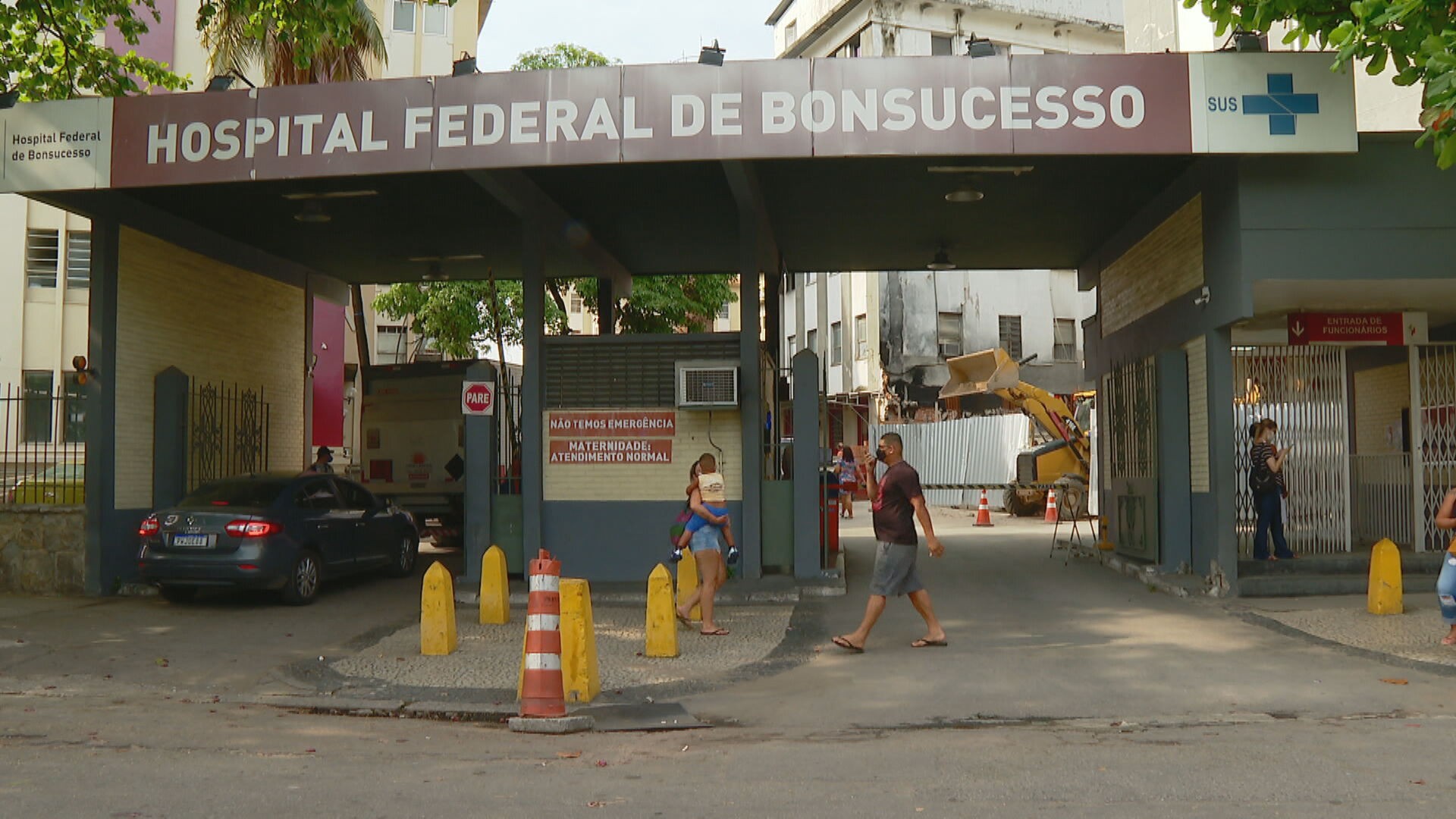 Funcionários protestam contra falta de médicos e técnicos e cortes no orçamento no Hospital Federal de Bonsucesso 