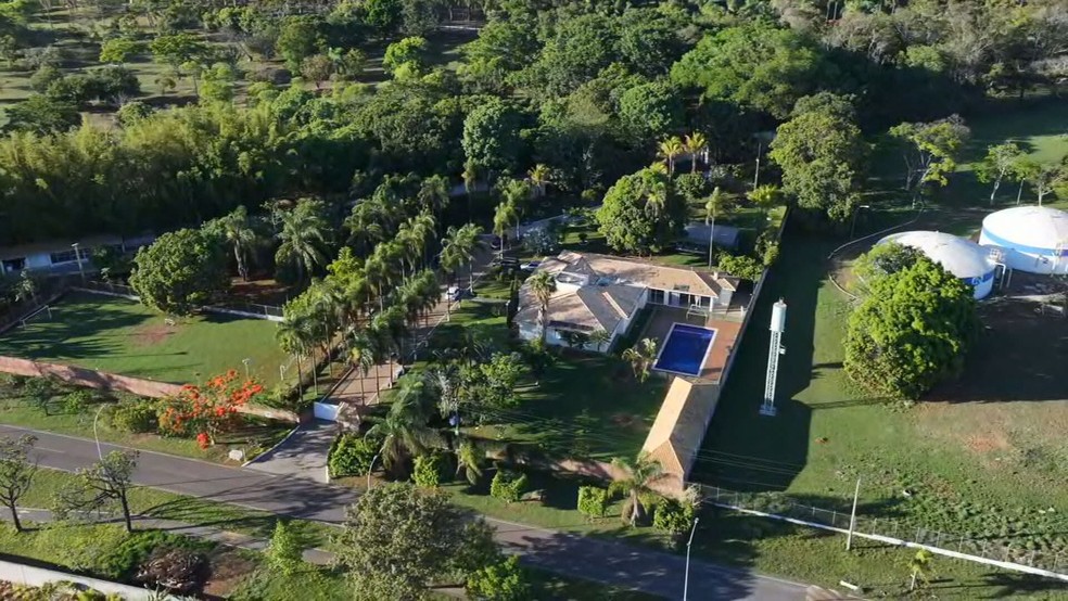 Mansão do presidente da CLDF foi construída em terreno da Caesb — Foto: TV Globo/Reprodução
