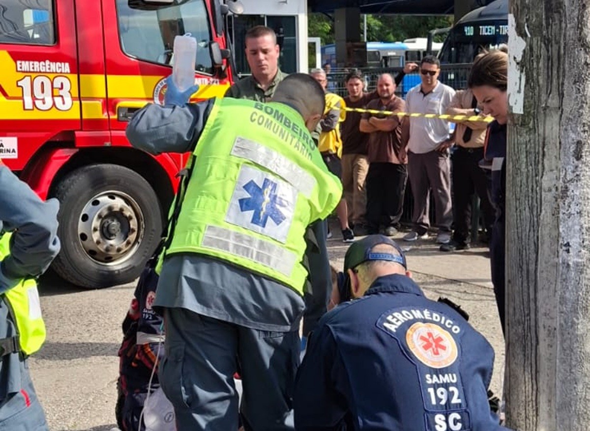 Motorista de ônibus morre após passar mal ao chegar em terminal de Florianópolis