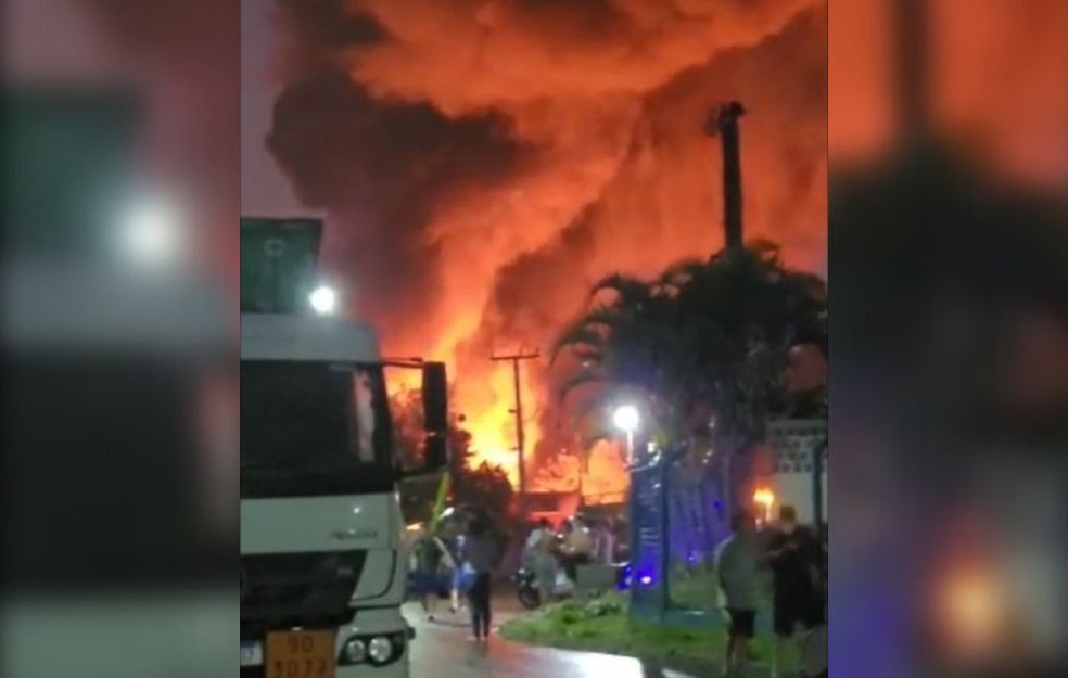 Incêndio atinge galpão na região do Brás, em SP, e deixa feridos; veja  vídeo - Estadão