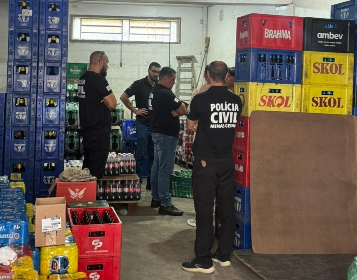 Distribuidora é interditada durante operação de vistoria a bebidas adulteradas em Muriaé; um homem foi preso