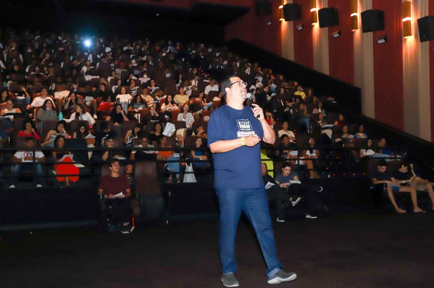 Universidade abre inscrições para aulões gratuitos de revisão do Enem em cinema de Salvador