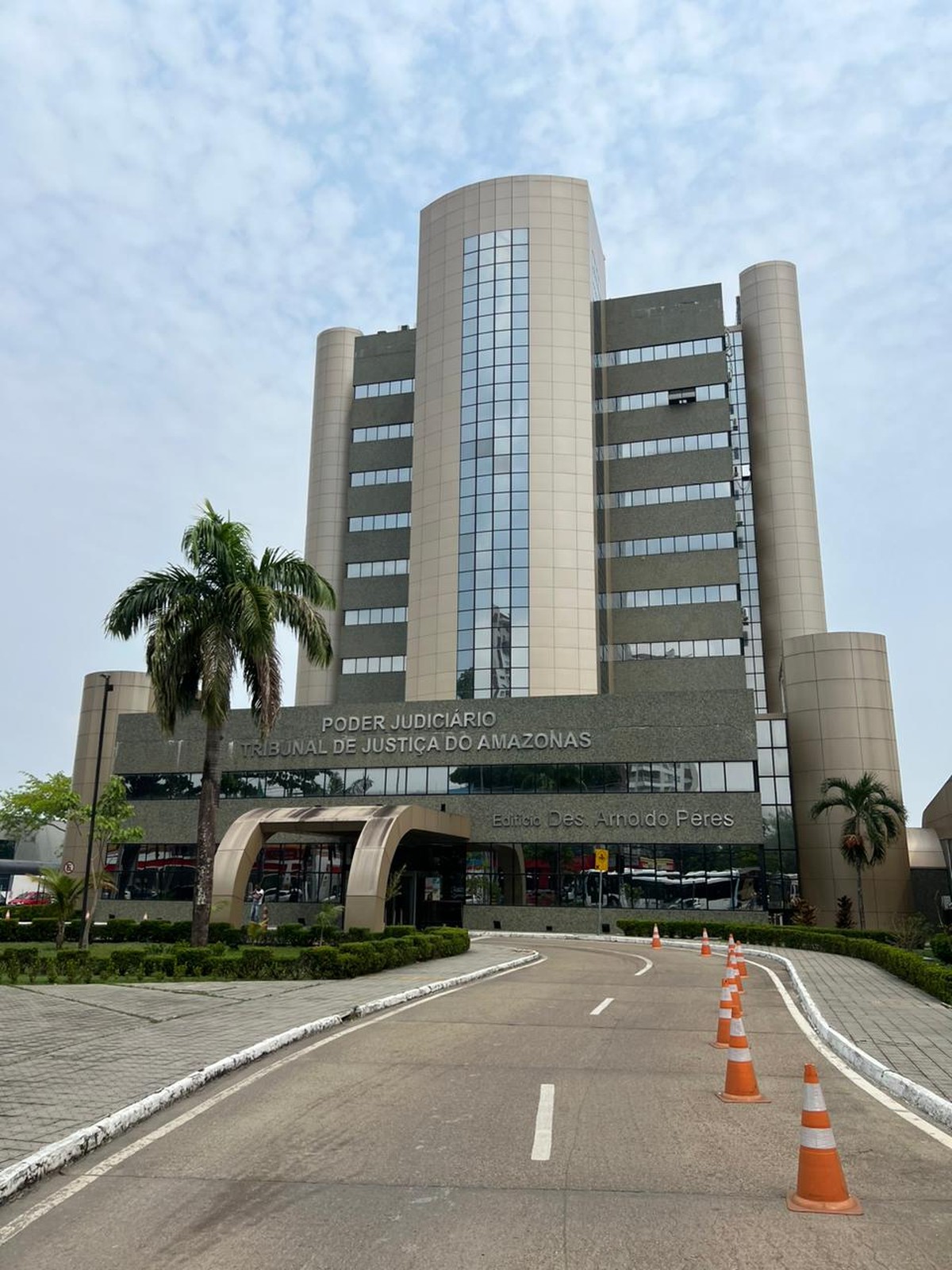 Justiça determina que prefeitura pague auxílio-moradia para famílias de ...