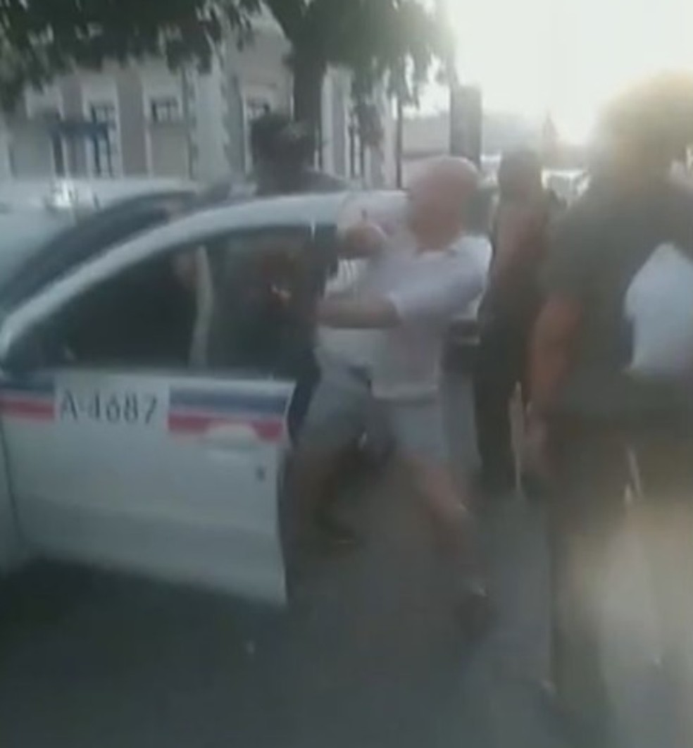Confusão entre turistas e taxistas em Salvador — Foto: Reprodução/Redes Sociais